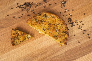 Hamsi ile geleneksel Türk Mısır ekmeği