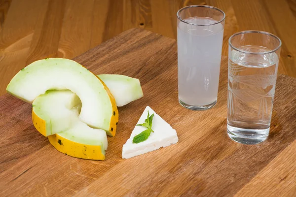 Türk rakı kavun ve beyaz peynir ile