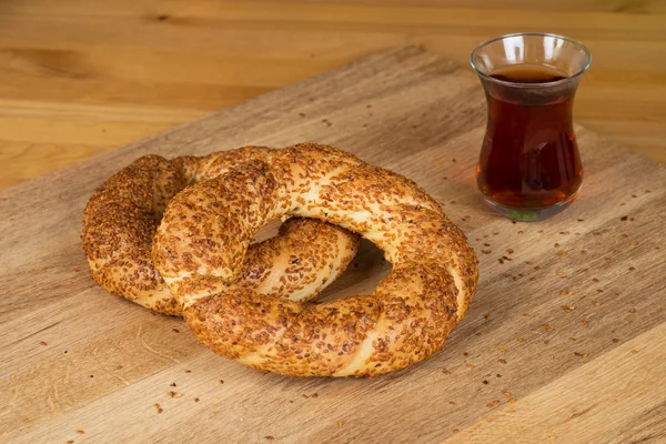 Turkish Bagel (Simit) on a wooden surface — Stock Photo, Image