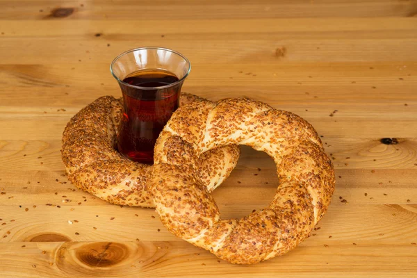 Turkish Bagel (Simit) on a wooden surface — Stock Photo, Image