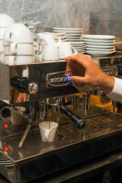Espresso kahve makinesi dökme.