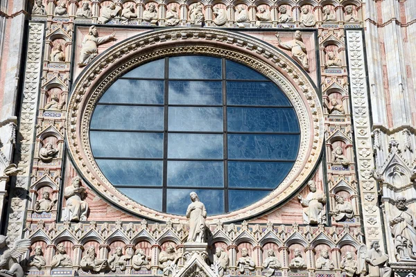 Detail z katedrály v Sieně, Itálie — Stock fotografie
