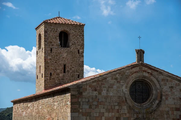 Antik kilise çan kulesi ile — Stok fotoğraf