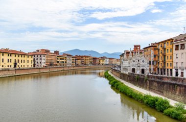 eski mimari ve nehir Arno, Pisa, İtalya