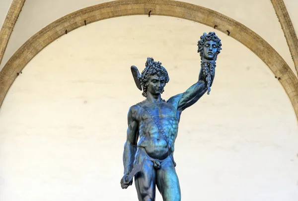 青铜雕塑，在佛罗伦萨，意大利 — 图库照片