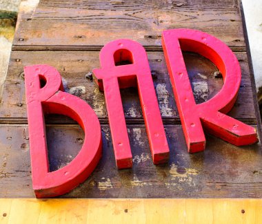 Kırmızı tabela bar