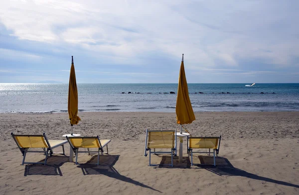 Yellow beach chairs — Stock Photo, Image