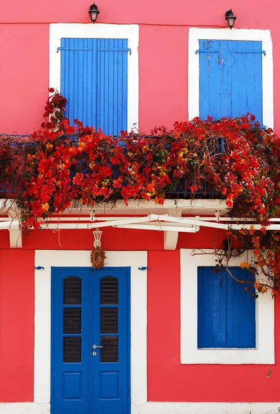 Uma casa colorida — Fotografia de Stock