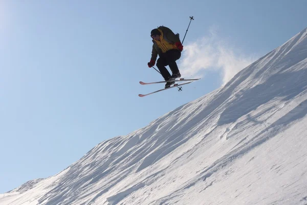 Лыжный спорт на Шпицбергене — стоковое фото
