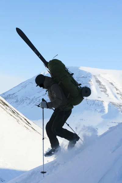 スキー遠征スバールバル、ノルウェー — ストック写真