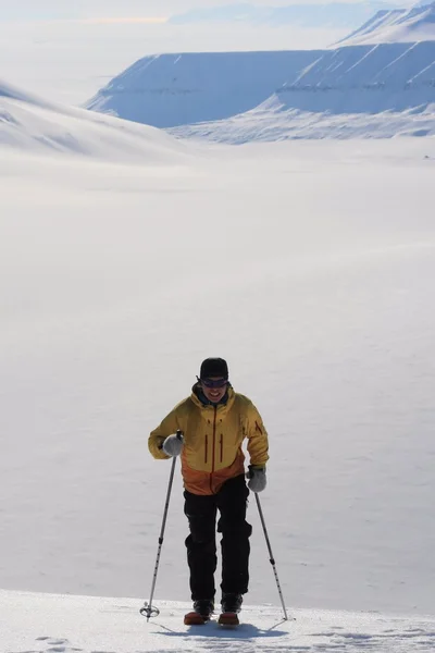 斯瓦尔巴特群岛，挪威滑雪探险之旅 — 图库照片