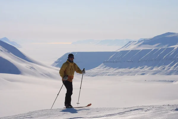 斯瓦尔巴特群岛，挪威滑雪探险之旅 — 图库照片