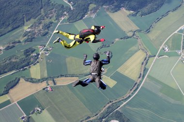 Norveç'te paraşütle atlama