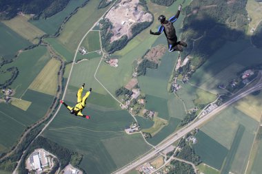 Norveç'te paraşütle atlama
