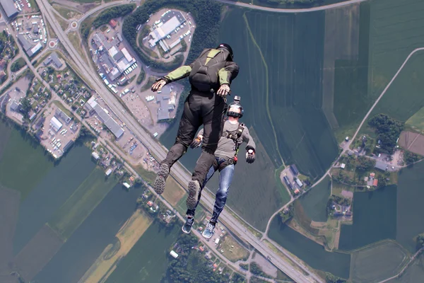 Parachutespringen in Noorwegen — Stockfoto