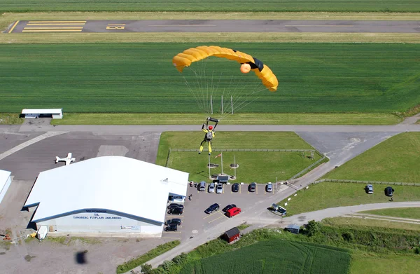 Parachutespringen in Noorwegen — Stockfoto