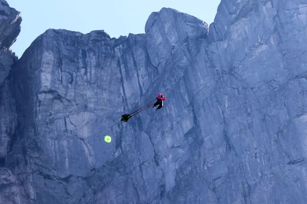 Basejumper v Norsku — Stock fotografie