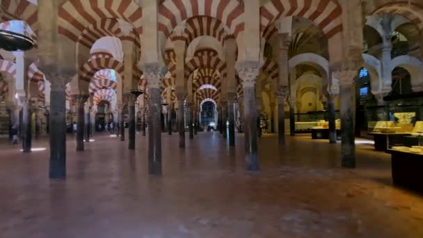 Interno dell'imponente Moschea di Cordova in Andalusia. Spagna — Video Stock