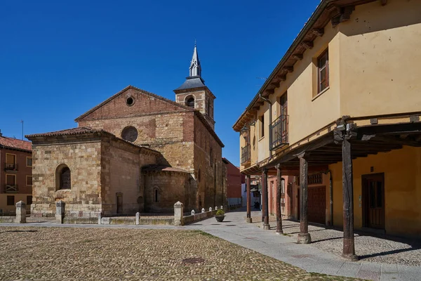 Plaza del Grano e Chiesa del Mercato a Leon. Spagna — Foto Stock