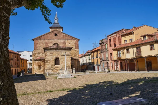 プレザデルグラーノとレオンの市場の教会。スペイン — ストック写真