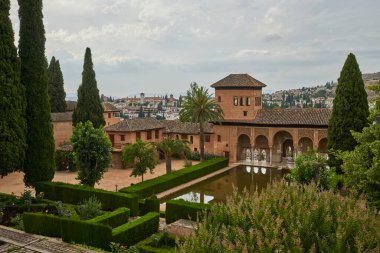Granada 'daki Alhambra Bahçeleri. İspanya 