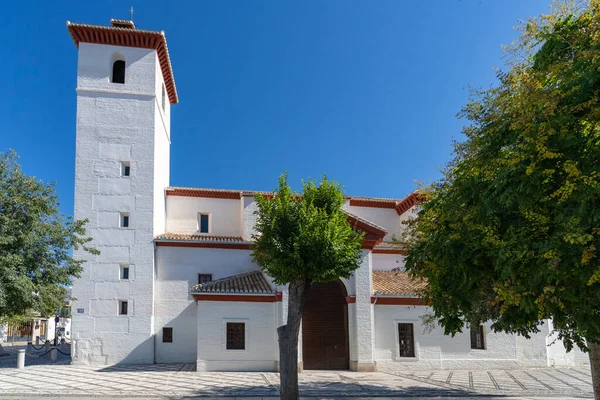 Kerk van San Nicolas in de wijk Albaicin, Granada — Stockfoto