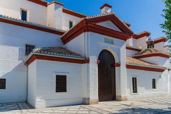 Die Kirche San Nicolas im Viertel Albaicin in Granada — Stockfoto