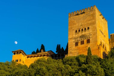 Gün batımında Granada 'da Alhambra manzarası