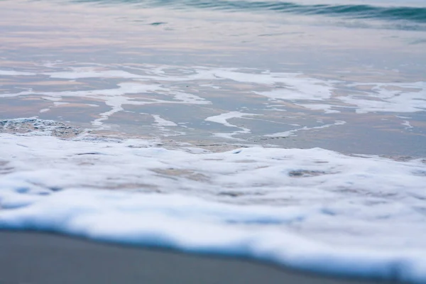Бульбашки Золотому Пляжі Океанською Водою Вранці Пляжах Таїланду — стокове фото