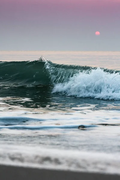 Bolle Sulla Spiaggia Dorata Con Acqua Dell Oceano Mattino Sulle — Foto Stock