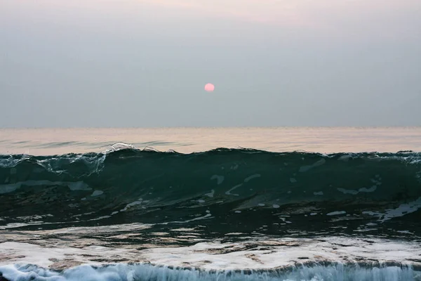 Bolhas Praia Dourada Com Água Oceano Pela Manhã Nas Praias — Fotografia de Stock