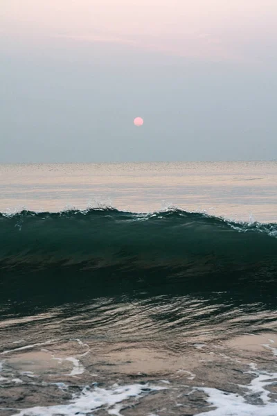 Bolle Sulla Spiaggia Dorata Con Acqua Dell Oceano Mattino Sulle — Foto Stock