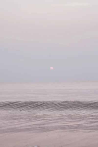 Бульбашки Золотому Пляжі Океанською Водою Вранці Пляжах Таїланду — стокове фото