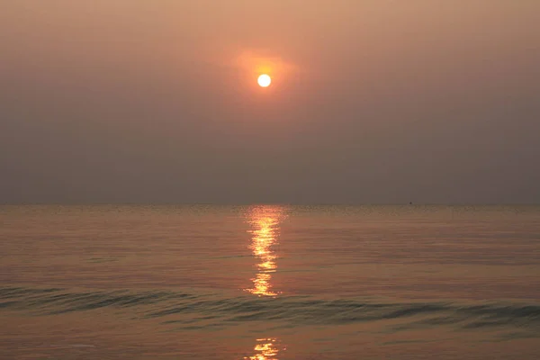 Solen Går Upp Solen Klar Morgonhavet Vid Cha Beach Thailand — Stockfoto