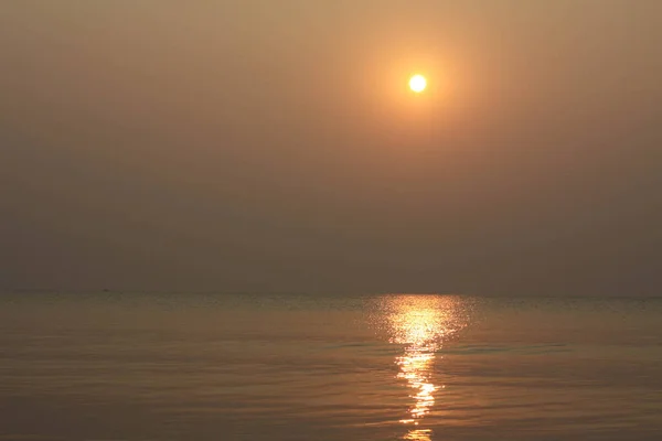 Słońce Wschodzi Słońce Jest Jasne Rano Morze Plaży Cha Tajlandia — Zdjęcie stockowe