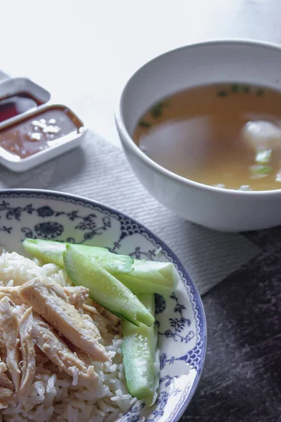 Rice Steamed Chicken Soup Hainanese Serwowane Chińskim Stylu Danie Sosem — Zdjęcie stockowe