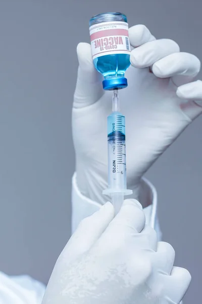Mãos Médicos Que Preparam Para Vacinar Para Covid Médico Que — Fotografia de Stock
