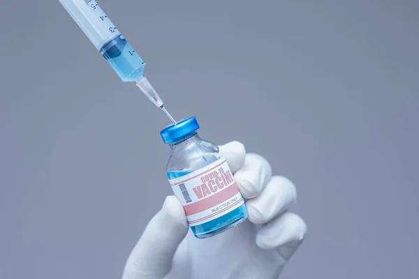 Hände Von Ärzten Die Sich Auf Die Impfung Gegen Covid — Stockfoto