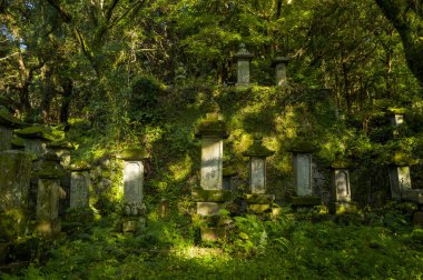 Nagasaki 'deki Arakisotaro Mezarlığı, Japonya, Kyushu, Nagasaki, yazın güneşli bir günde..