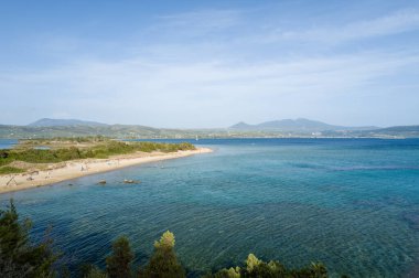 Messinia 'daki Methonia kıyıları (Mora), Avrupa' da, Yunanistan 'da, Mora' da, Messinia 'da, yazın, güneşli bir günde.