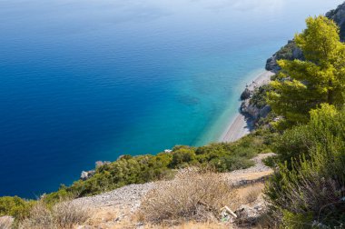 Argolis 'teki plaj (Mora), Avrupa, Yunanistan, Mora, Argolis' teki plaj, güneşli bir günde.