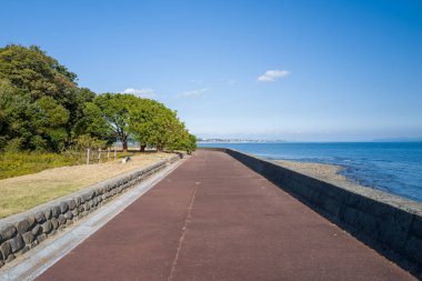 Yazın, güneşli bir günde, Japonya, Japonya, Kyushu ve Nagasaki 'deki Nagasaki çevresindeki yol..
