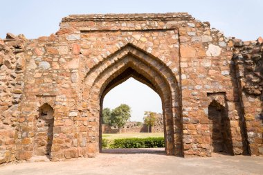 Delhi, Inde - 03: 29: 2024: Feroz Shah Kotla Fort, Asya, Hindistan, Delhi, Delhi 'de güneşli bir günde yaz mevsimi. .