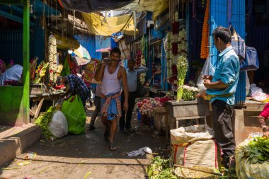 Kalküta, Inde - 03: 24 2024: Kolkata, Hindistan, Batı Bengal, Kolkata 'daki çiçek pazarı, güneşli bir günde. .