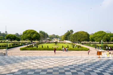 Kalküta, Inde - 03: 23: 2024: Kolkata, Hindistan 'da Victoria Memorial Park, güneşli bir günde Hindistan, Batı Bengal, Kolkata. .