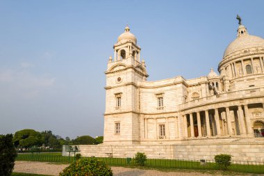 Kalküta, Inde - 03: 23: 2024: Kolkata, Hindistan, Kolkata 'da Victoria Anıtı, Batı Bengal, Kolkata, yazın güneşli bir günde. .
