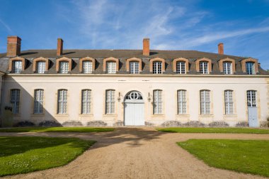 Chateauneuf sur Loire, Fransa - 04: 13: 2024: Chateauneuf-sur-Loire, Fransa 'daki Deniz Müzesi, Val de Loire Merkezi, Loiret, Chateauneuf sur Loire, yazın güneşli bir günde. .