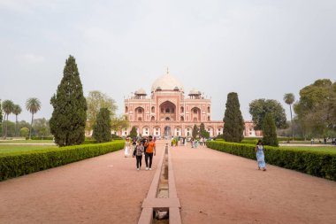 Delhi, Inde - 03: 30 2024: Humayun 'un Mezarı, Delhi, Hindistan, Delhi, Delhi, yaz mevsiminde, güneşli bir günde. .