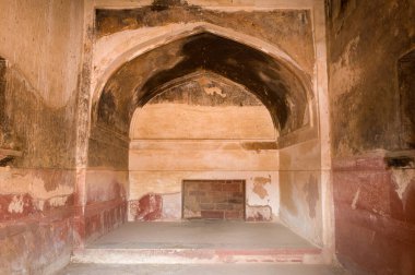 Fatehpur Sikri, Inde - 03 12 2024: Fatehpur Sikri, Hindistan, Uttar Pradesh, Fatehpur Sikri 'deki Jodha Bai Sarayı' ndaki Jajau Apartmanları, güneşli bir yaz gününde. .