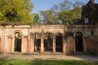 Lucknow, Inde - 03: 15: 2024: Güneşli bir günde Lucknow, Hindistan, Uttar Pradesh, Lucknow 'daki İkamet Camii. .